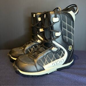 5150 Youth Size 2 Black and Gray Snowboarding Boots